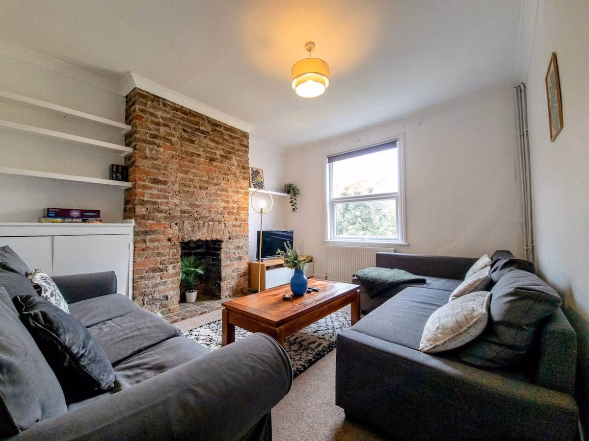 Fully furnished 4BR Home for Groups & Families