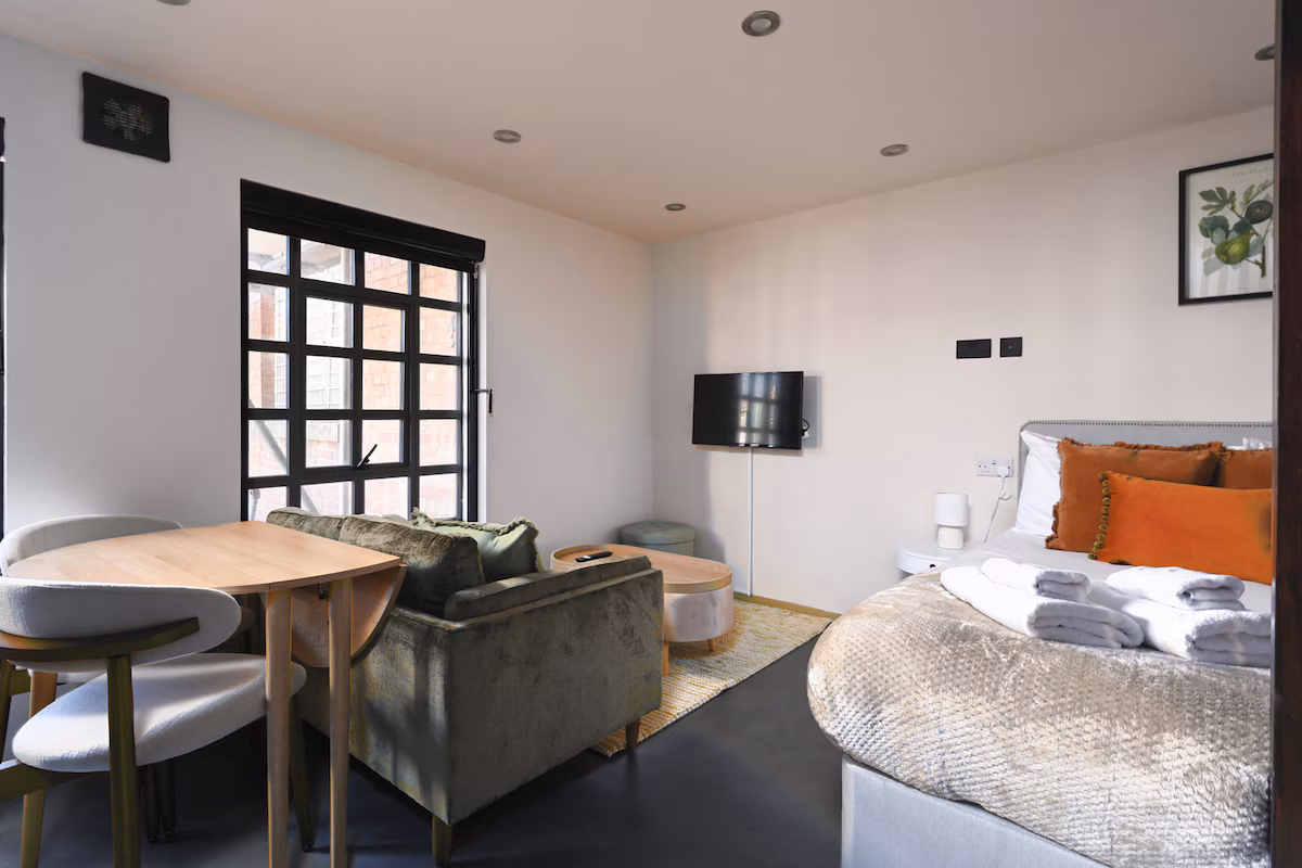 Central studio apartment Month stays