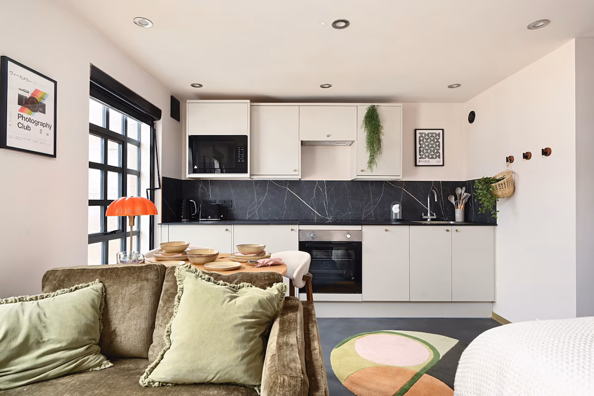 Central Close to train station Brighton