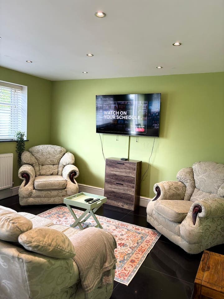 5BR Near Chester for Contractors w/ Parking