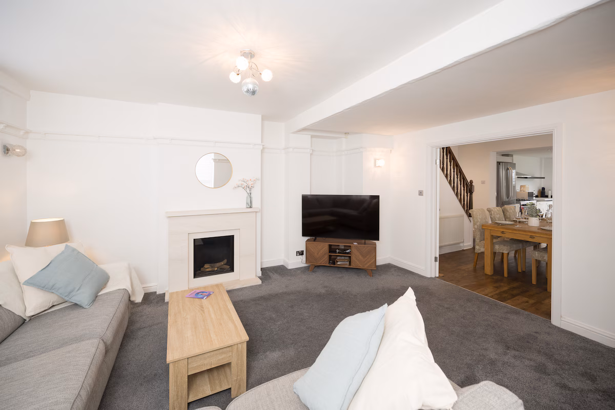4-Bedroom Harrogate Home | Sleeps 8 | Fast WiFi